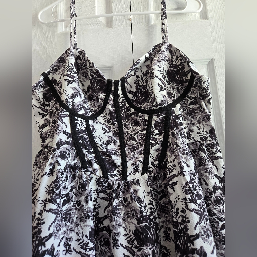 Black and white floral Shein dress 2XL - Picture 3 of 9